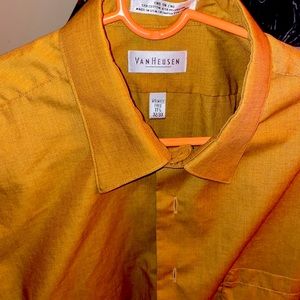 Van Heiden man’s dress shirt.. no stains or rips or holes.. looks brand new..